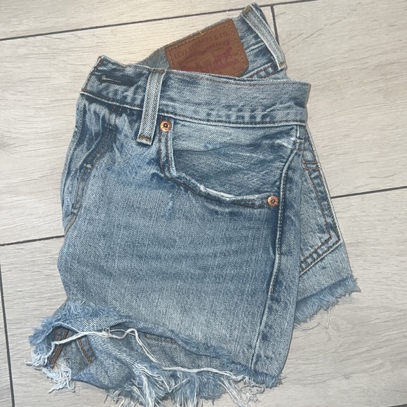 VINTAGE LEVI DEMIN SHORTS - Picture 2 of 6